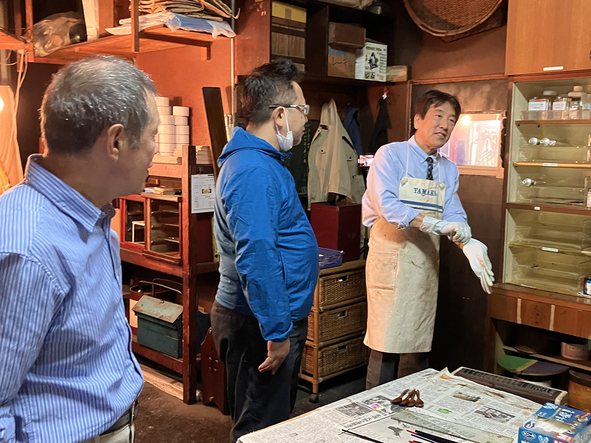 漆の手塗り体験