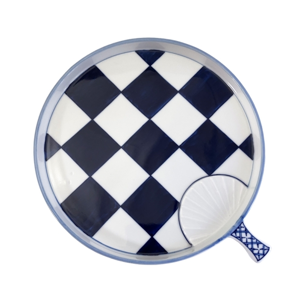 染付市松団扇皿